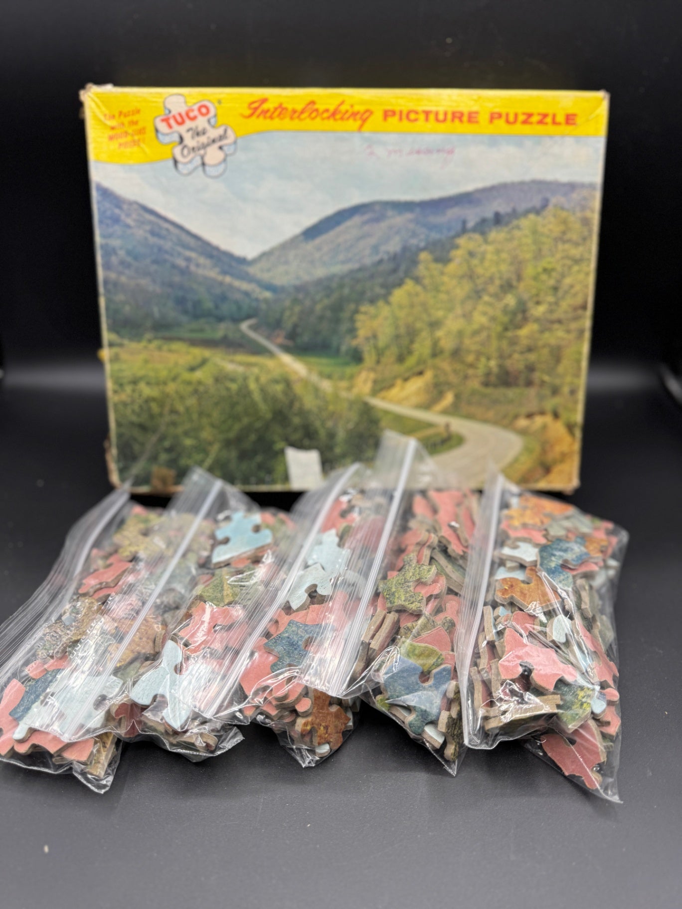 Tuco Puzzle Pieces, Crafting