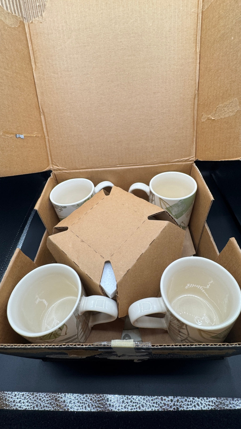 Corelle 16 piece textured leaves NIB
