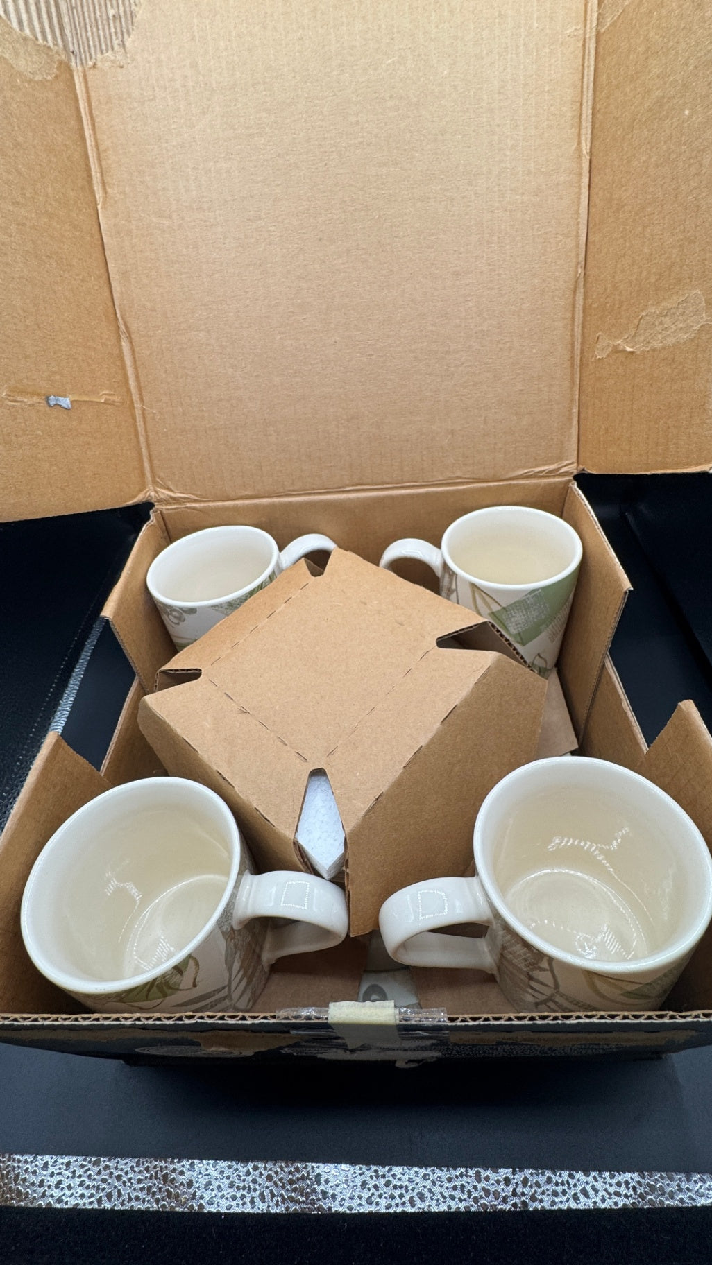 Corelle 16 piece textured leaves NIB