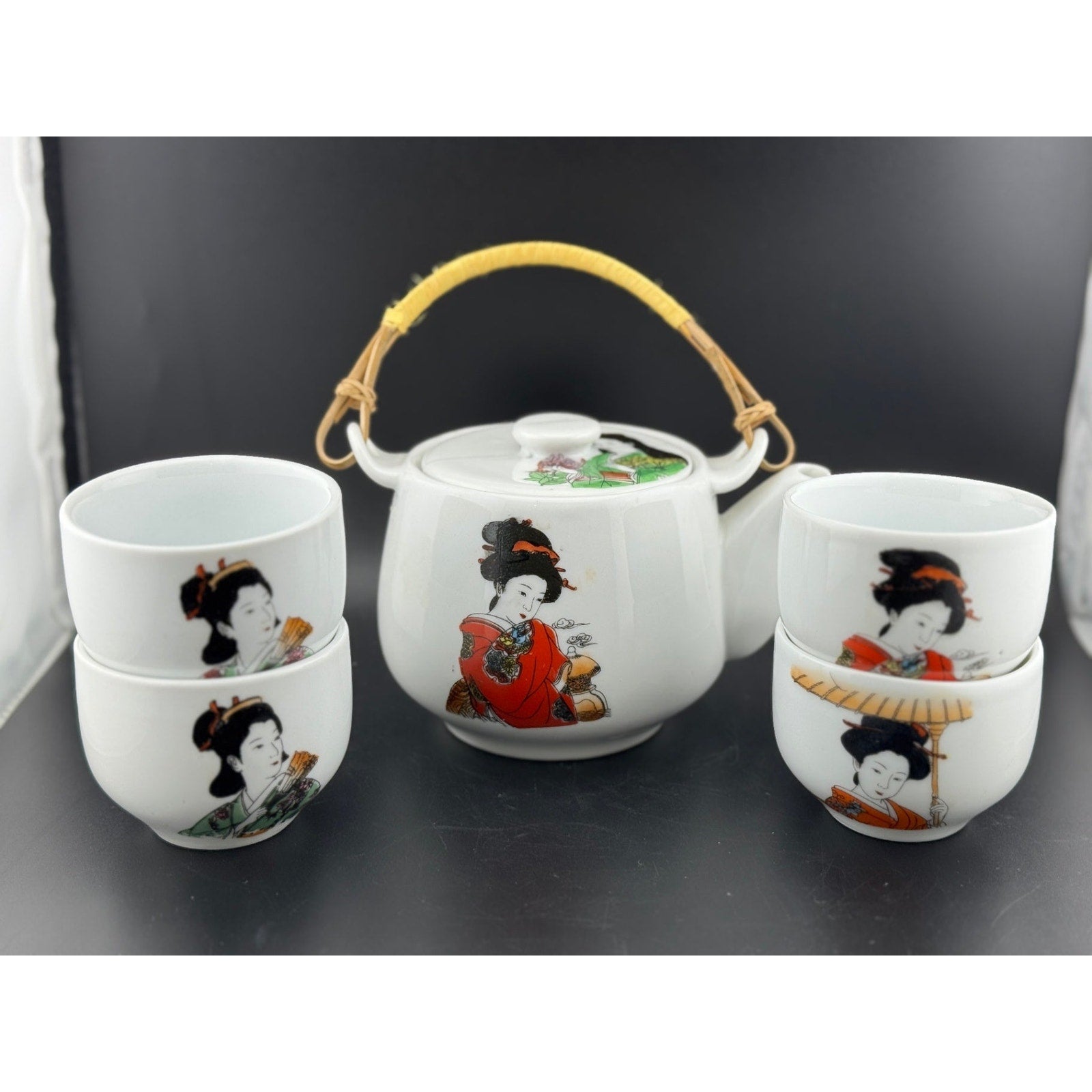 Geisha Tea Set - Teapot with Four Cups
