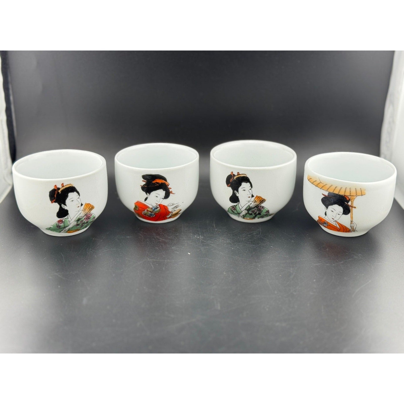 Geisha Tea Set - Teapot with Four Cups
