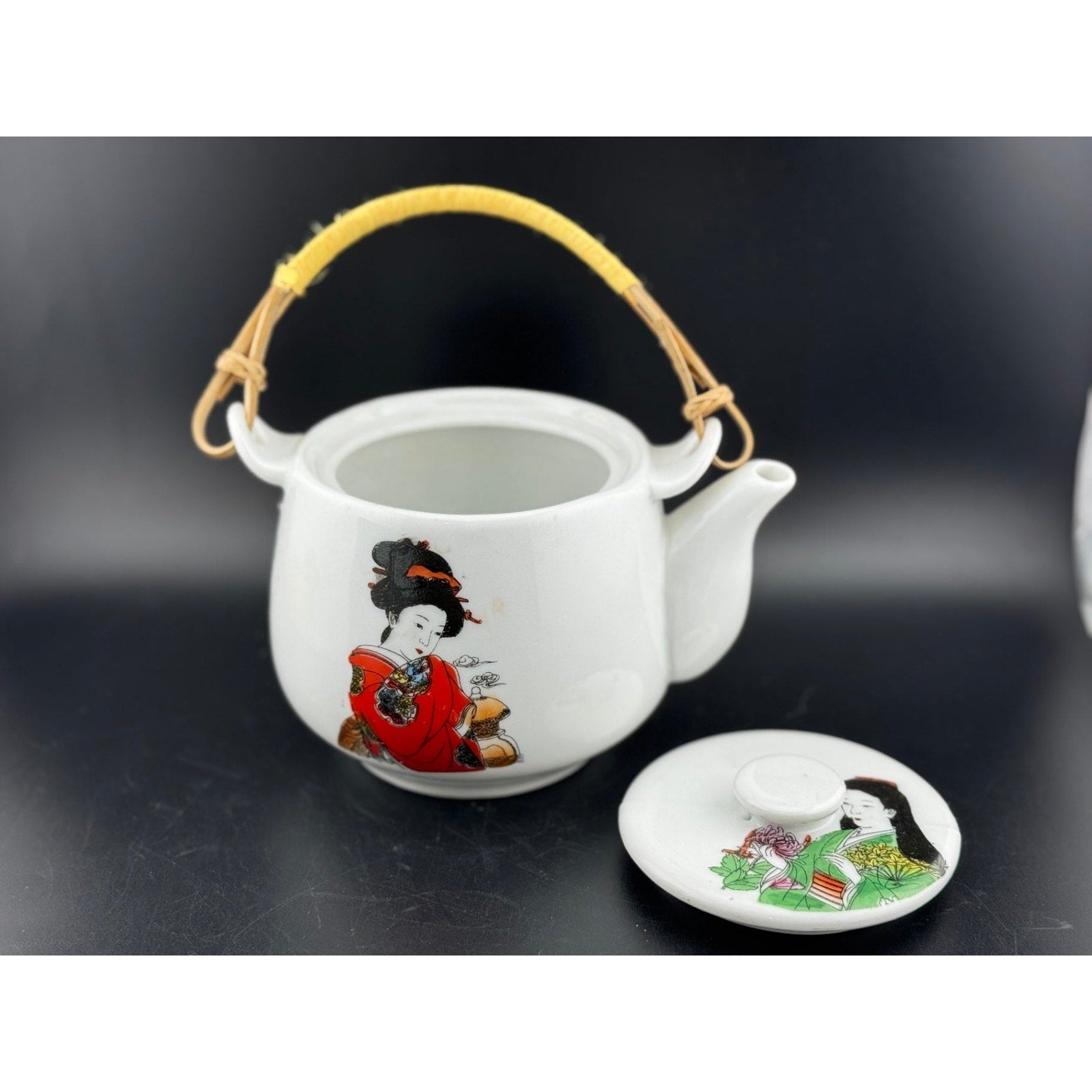 Geisha Tea Set - Teapot with Four Cups