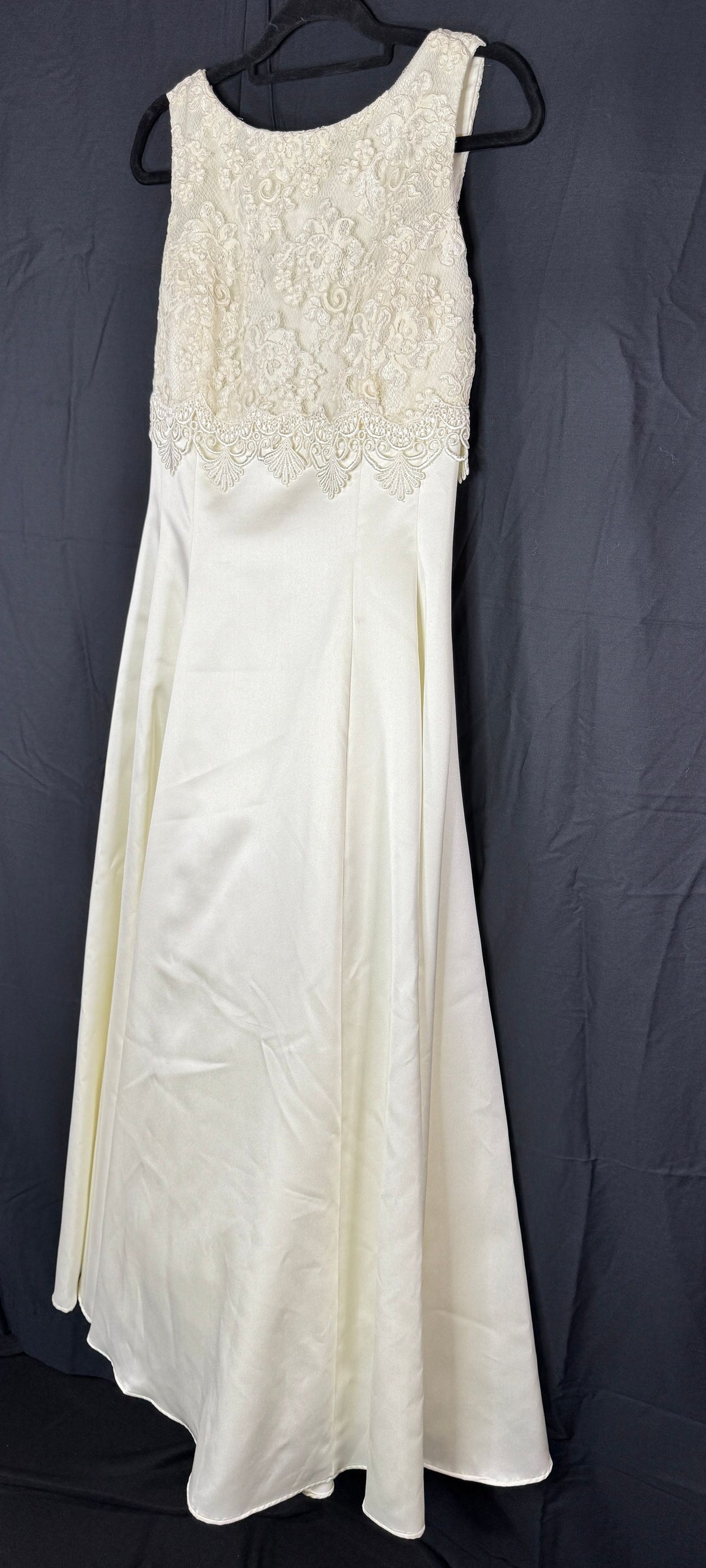 Caché Ivory Wedding Dress - Image 2