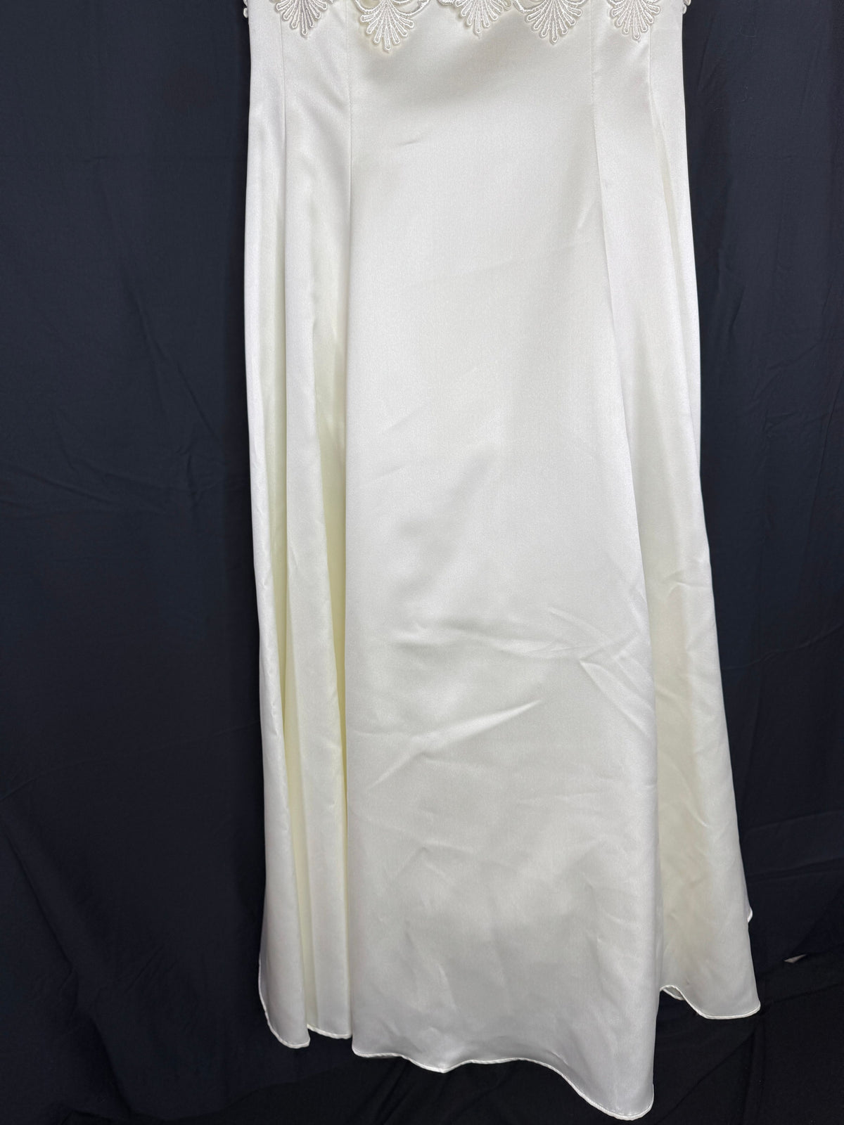 Caché Ivory Wedding Dress - Image 5