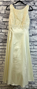 Caché Ivory Wedding Dress - Image 1