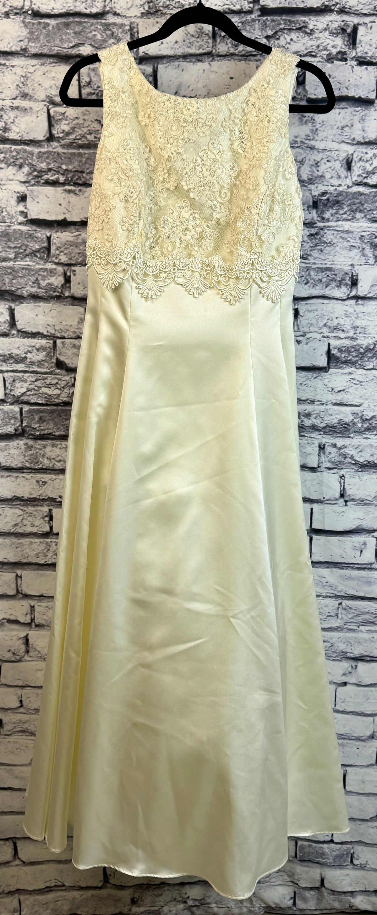 Caché Ivory Wedding Dress - Image 1