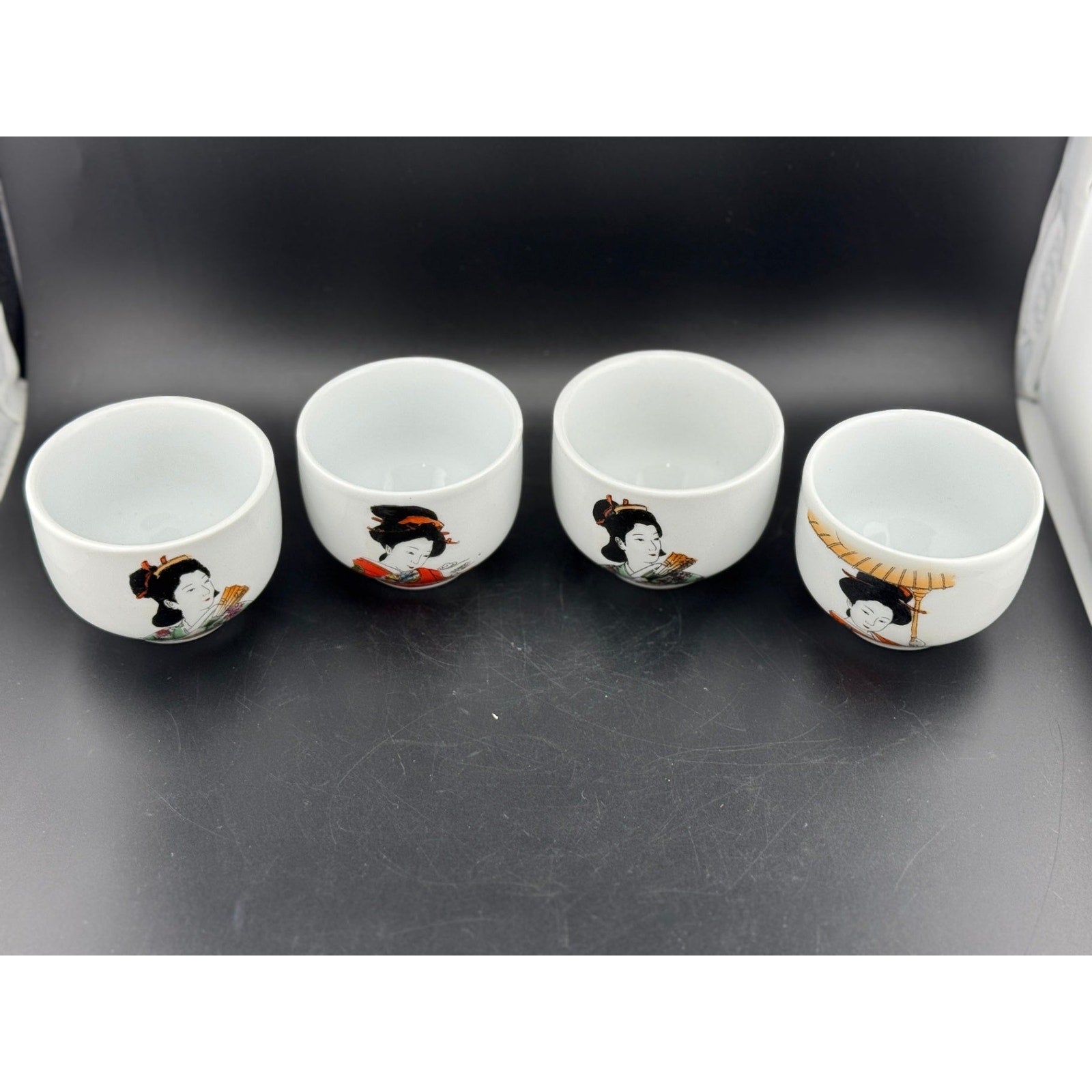 Geisha Tea Set - Teapot with Four Cups