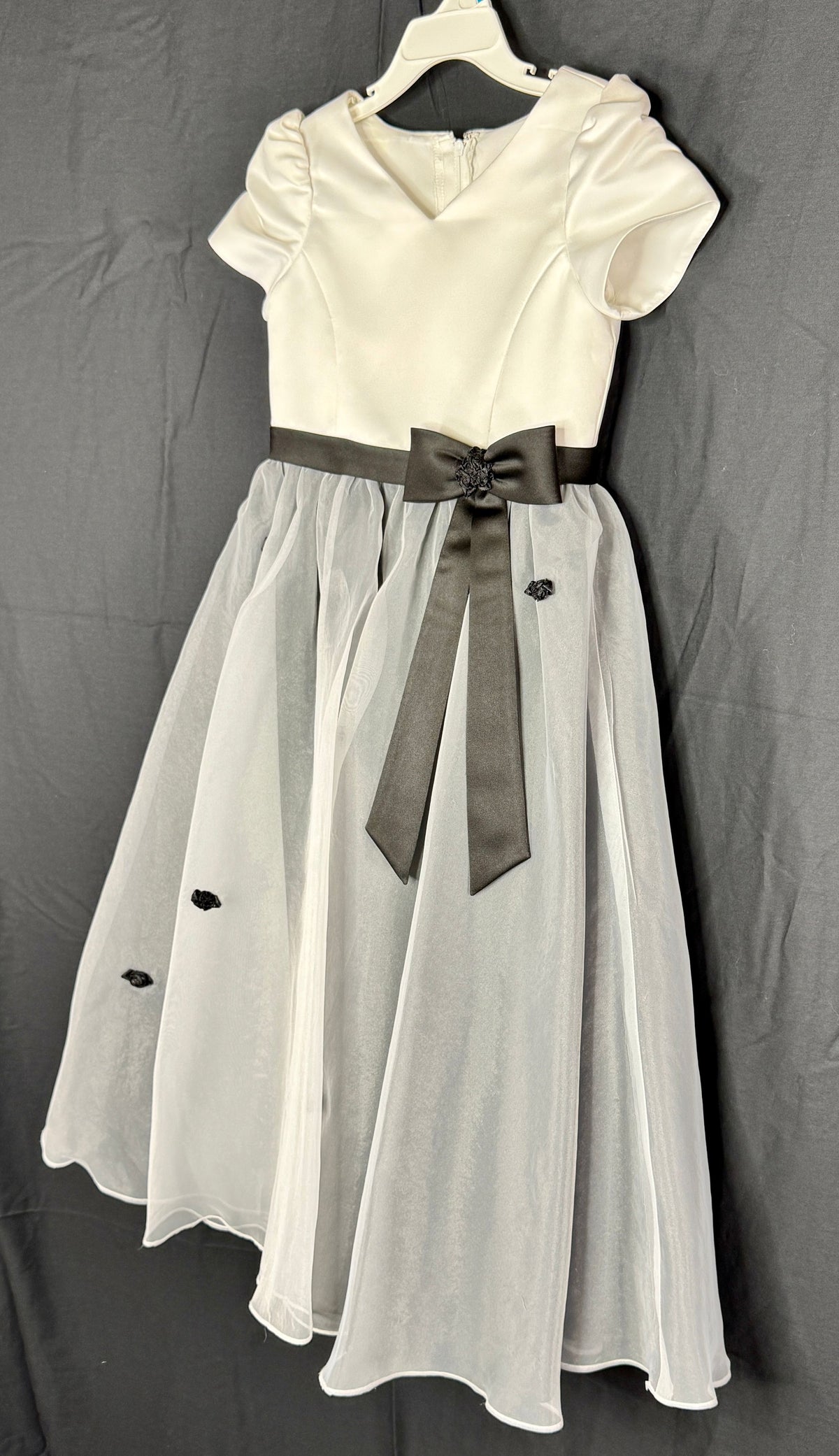 David's Bridal Blk/White Flower Girl Dress - Image 2