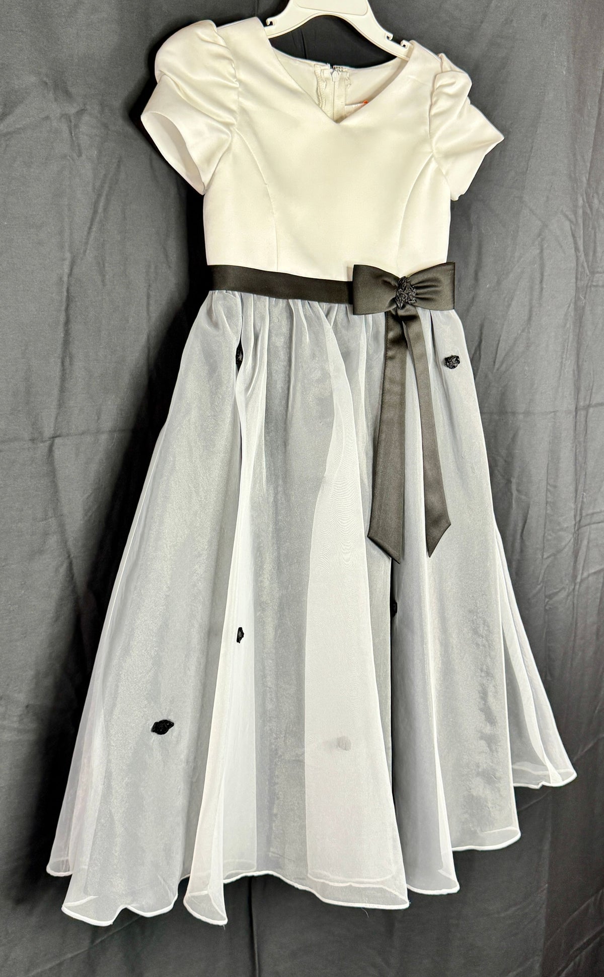 David's Bridal Blk/White Flower Girl Dress - Image 3