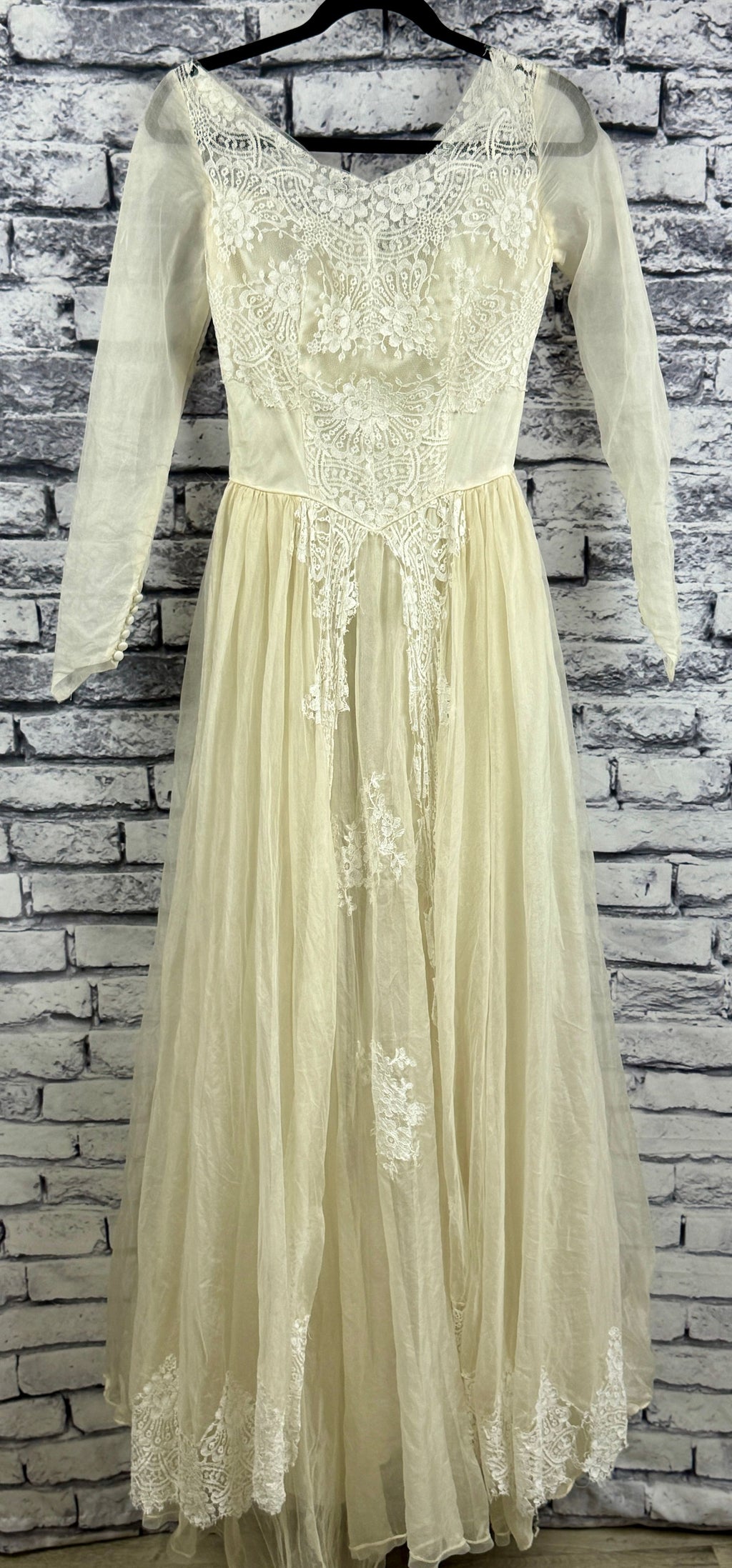 VTG 1950's Wedding Dress - Image 1