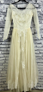VTG 1950's Wedding Dress - Image 1