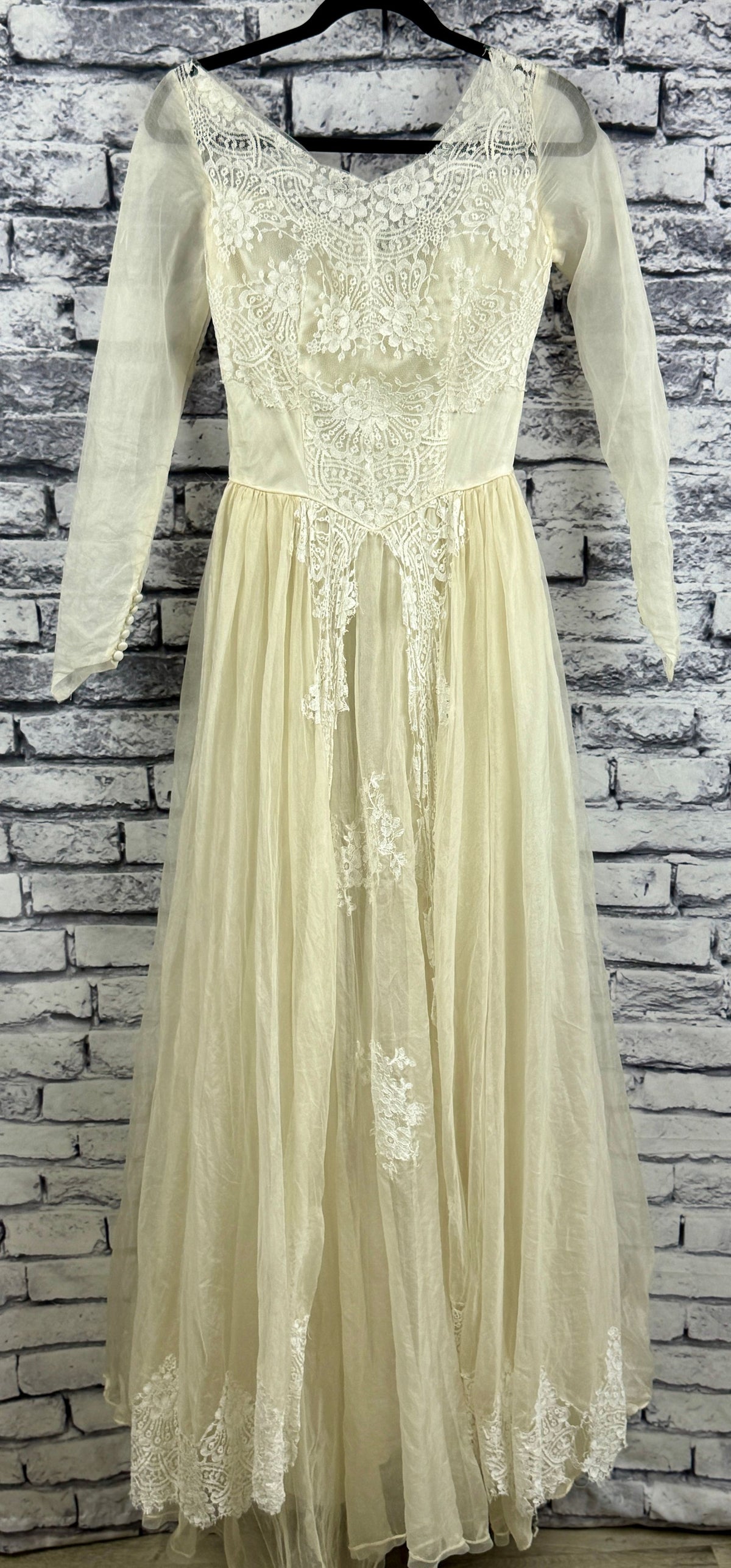 VTG 1950's Wedding Dress - Image 1