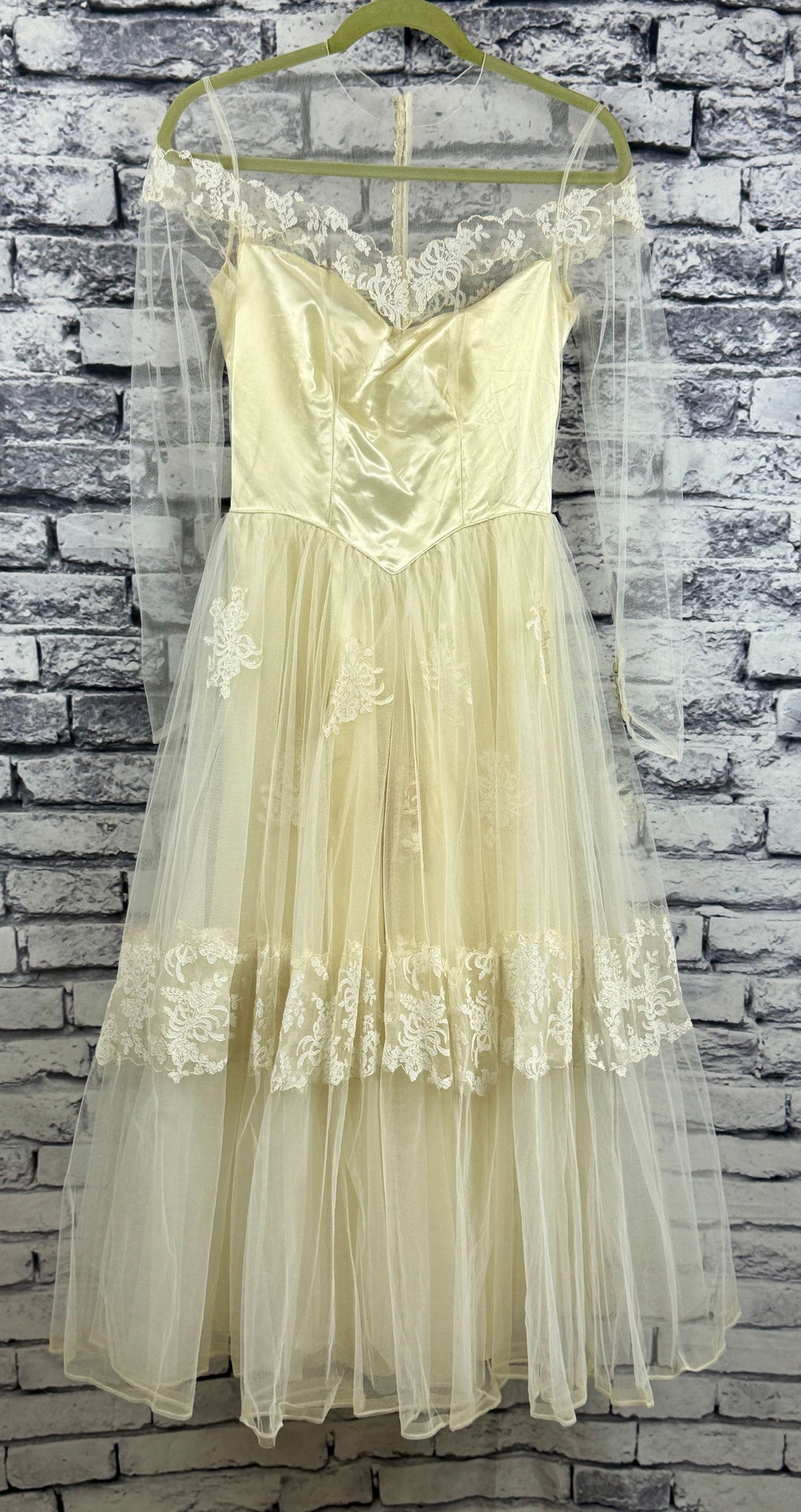 VTG 1950's Wedding Dress - Image 1
