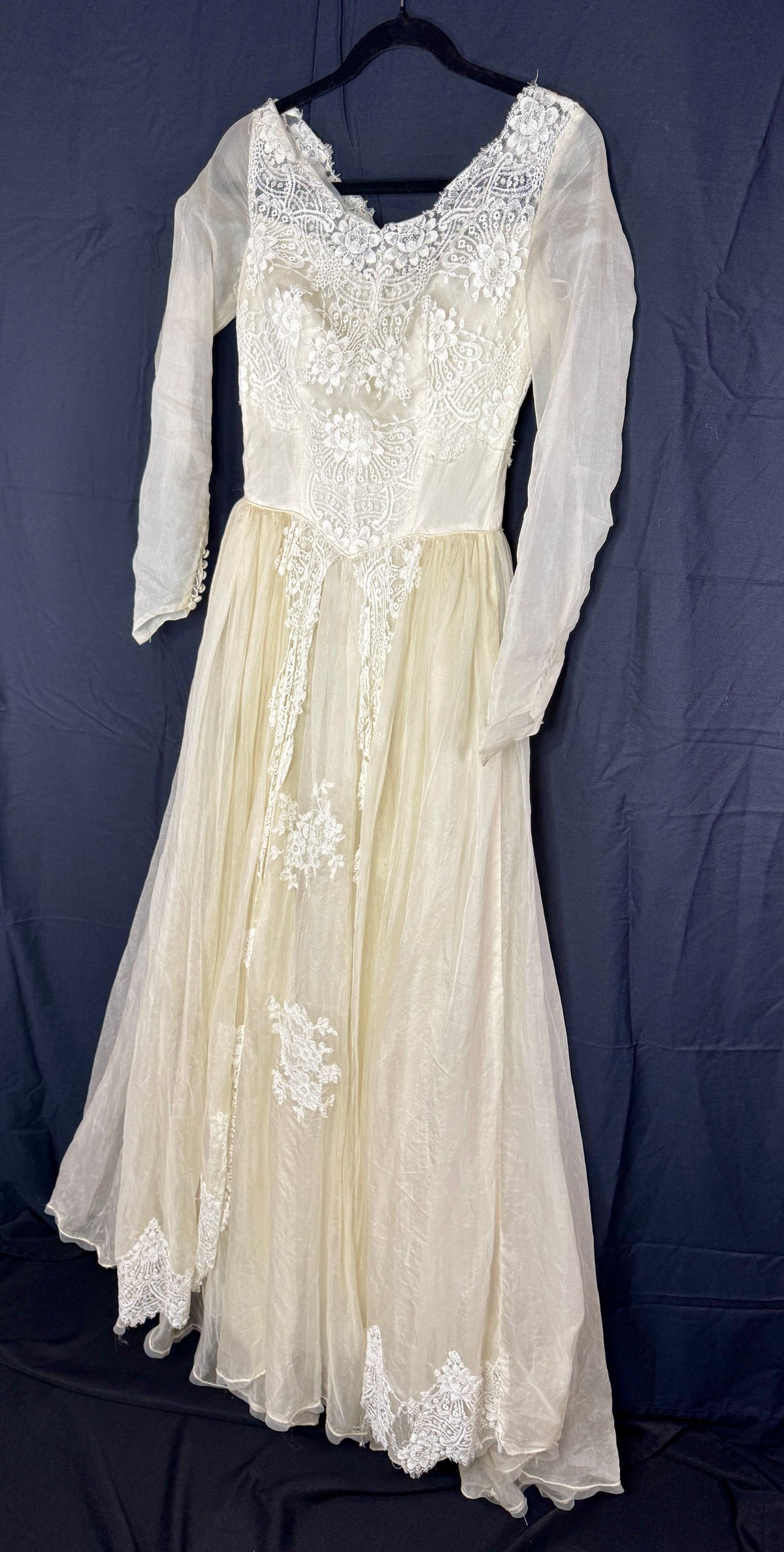 VTG 1950's Wedding Dress - Image 2