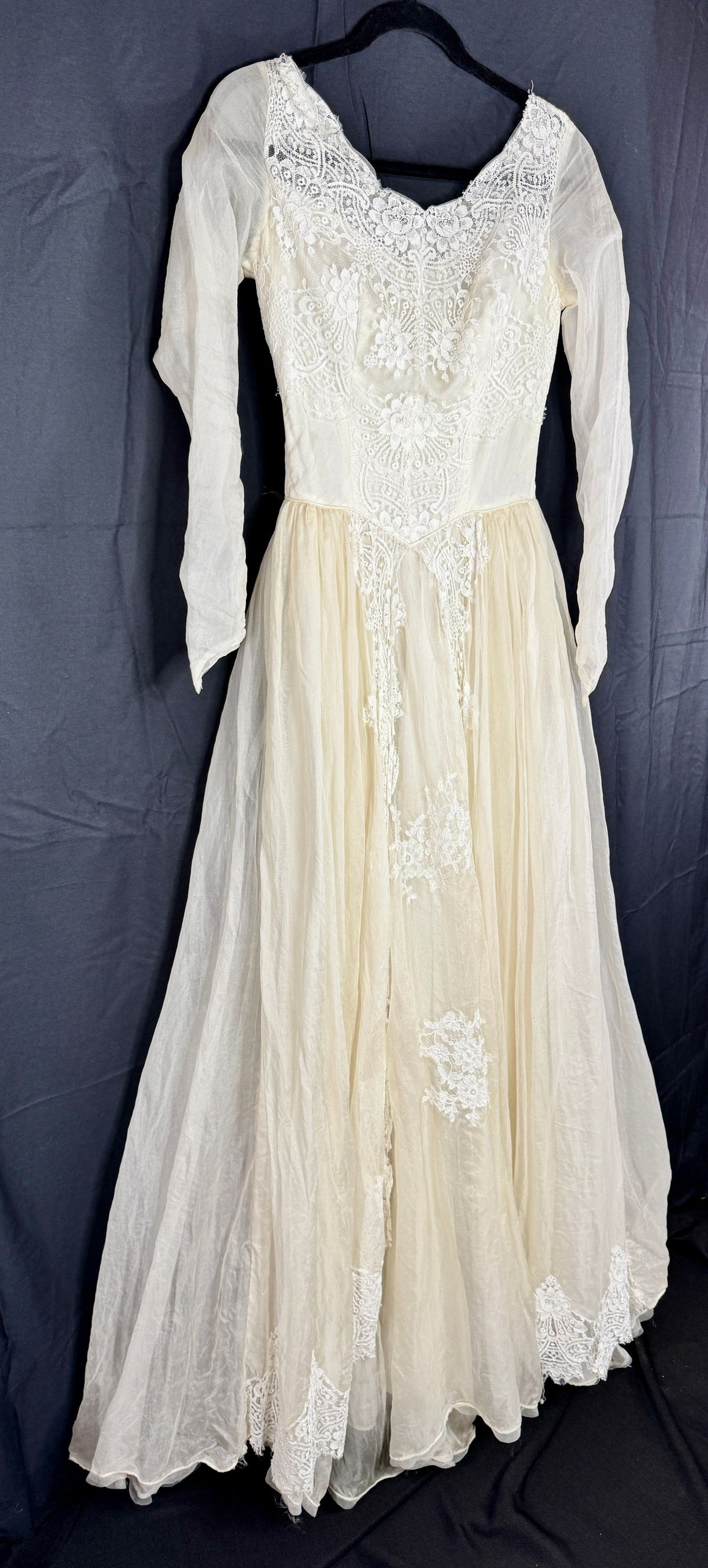 VTG 1950's Wedding Dress - Image 3